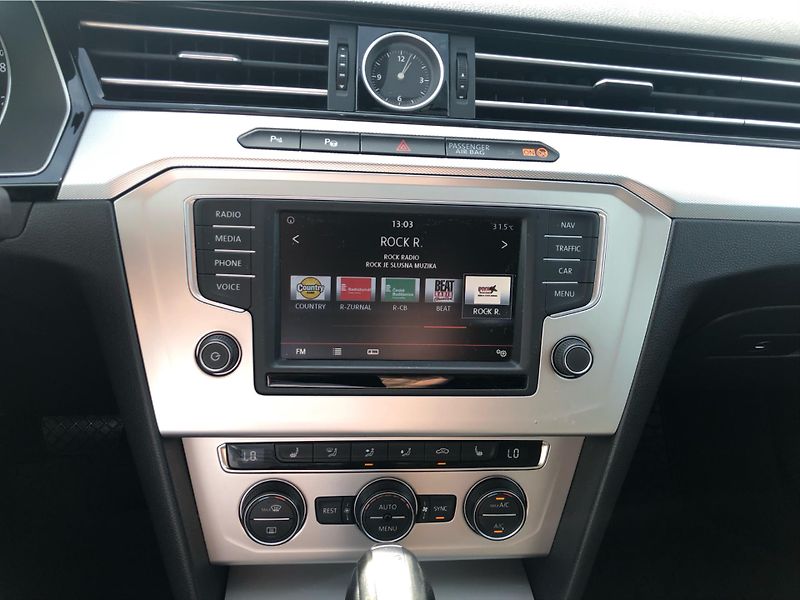 Volkswagen Passat 2.0 TDI DSG - fotka 19 z 29