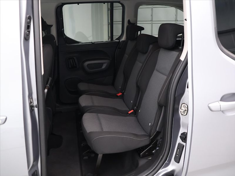 Toyota ProAce City Verso 1,2 T 130k Aut. L2 Family DPH - fotka 14 z 32