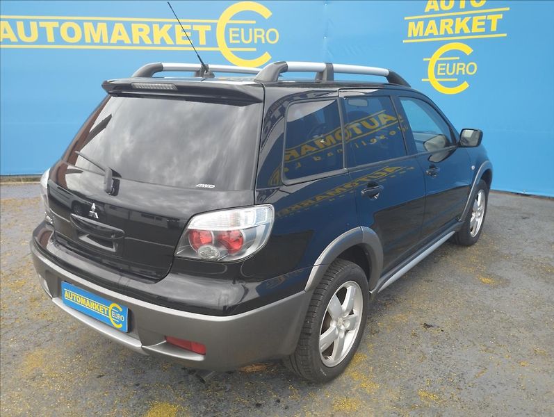 Mitsubishi Outlander 2,4 i 118KW, 4X4, AUTOMAT - fotka 4 z 20
