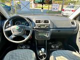 Škoda Fabia (2010) 1.4i 63 kW Klima,Alu stav - náhled 10