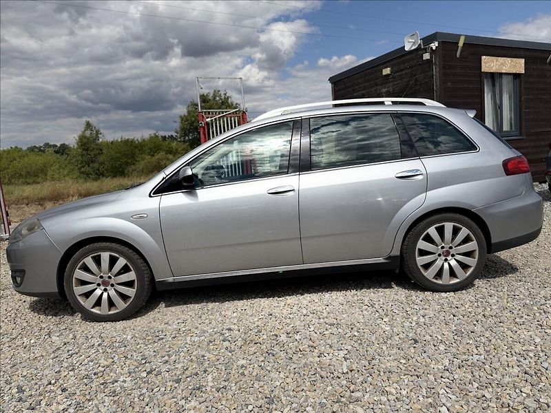 Fiat Croma 1,9 JTD AUTOMAT - fotka 8 z 25