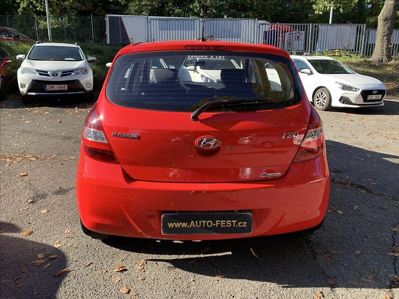 Hyundai i20 1,3 i - fotka 7 z 17