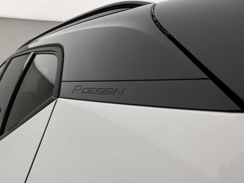 Volvo XC40 D4 AWD R-DESIGN AUT  - fotka 36 z 45
