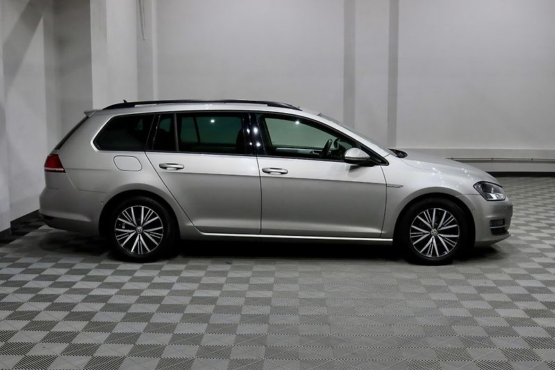 Volkswagen Golf 7 Variant 1.4 TSI 90 kW - fotka 4 z 37