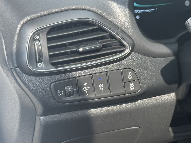 Hyundai i30 1,5 T-GDI 103kW Family - fotka 11 z 23