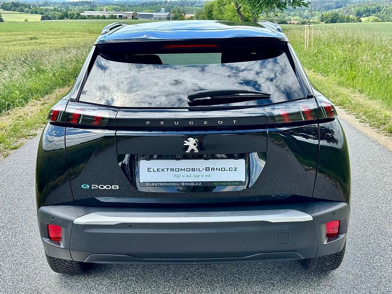 Peugeot 2008 (2021) 50kWh, SoH 90%, 360° Kamera - fotka 5 z 17