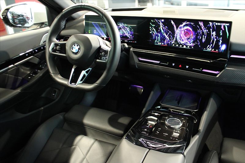 BMW Řada 5 540d xDrive M Sport DAProf/B&W - fotka 14 z 33