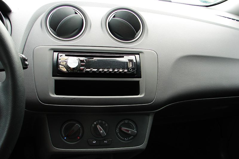 Seat Ibiza IV 1,4TDi 80PS EcoMotive KLIMA - fotka 22 z 32