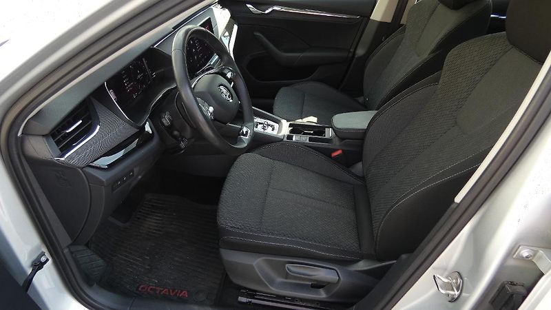 Škoda Octavia Combi 2,0 TDI Style DSG 110 kW - fotka 20 z 25
