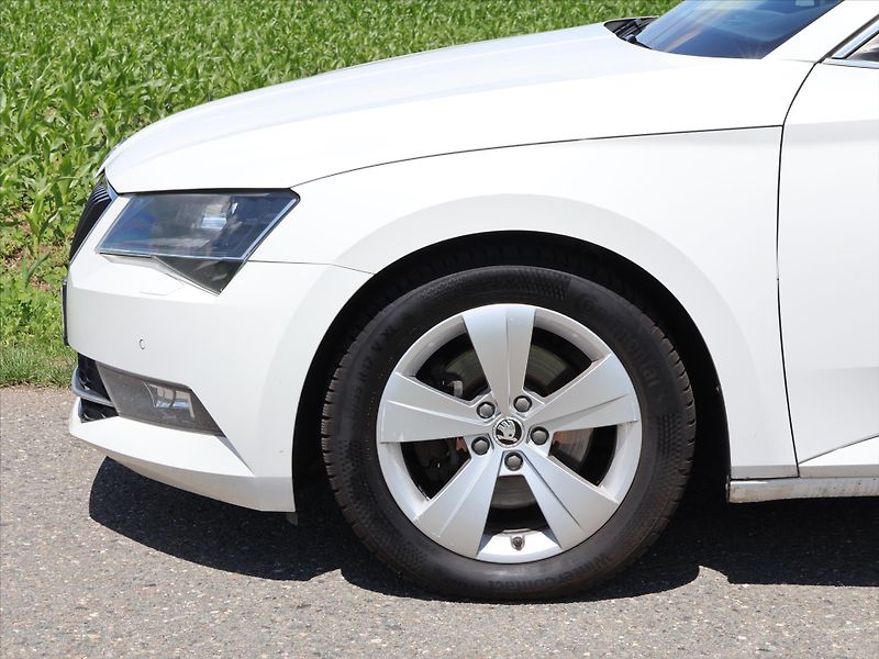 Škoda Superb 2,0 TDI 110kW DSG Xenon CZ - fotka 21 z 28