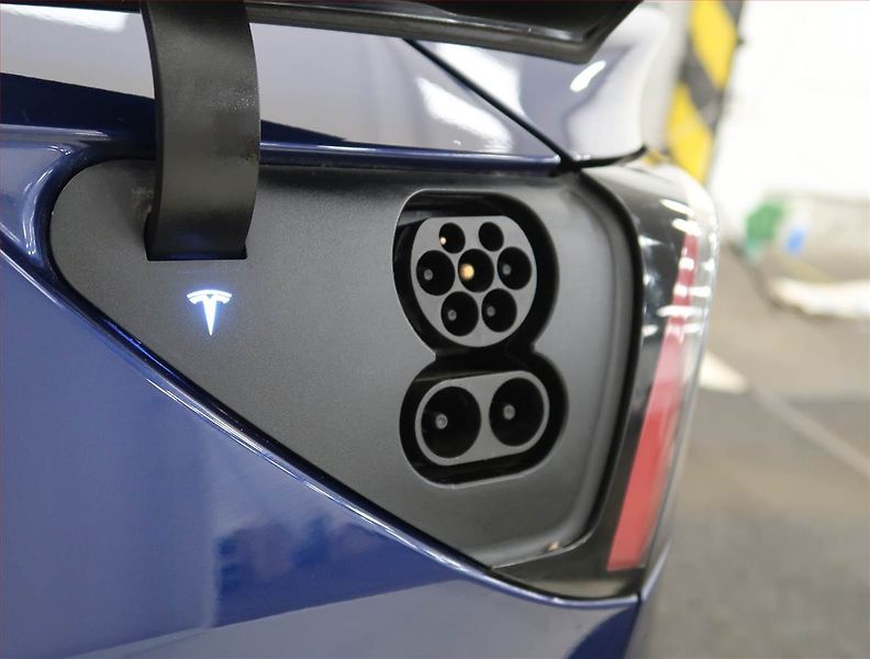 Tesla Model 3 (2021) Std Range Plus 55kWh, SoH 85% - fotka 31 z 32