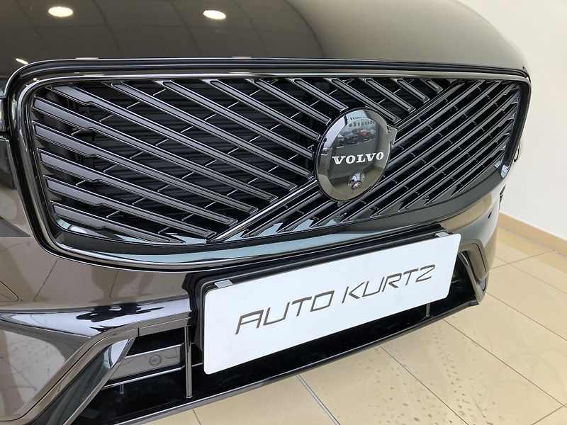 Volvo XC60 T6 AWD Black Edition Plus AT8 - fotka 3 z 40