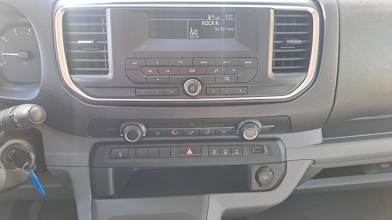 Citroën Jumpy XL 1.5 BlueHDi 120 S&S 9 míst - fotka 25 z 26