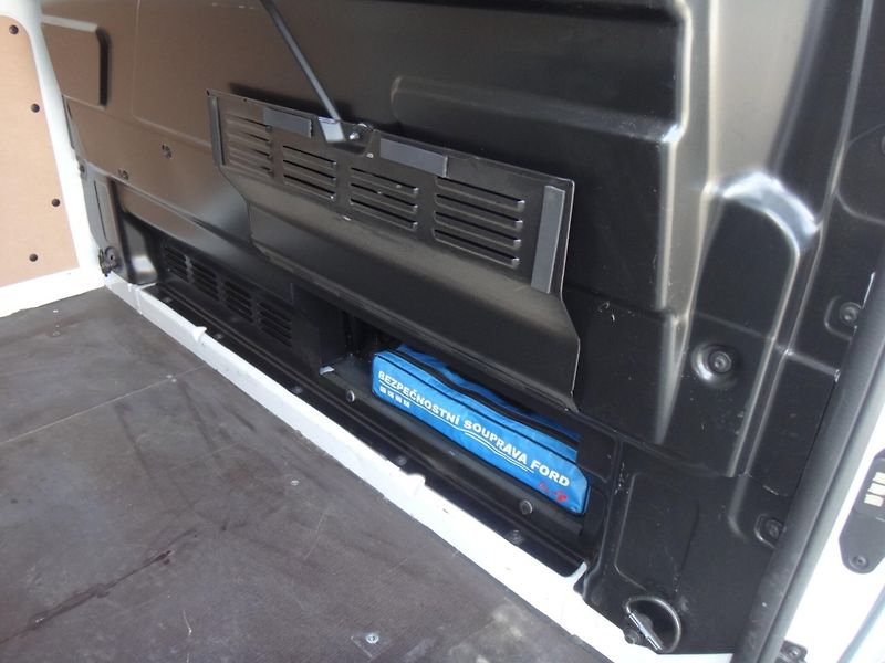 Ford Transit Custom (2023) Trend 300 Van 2.0 96kW - fotka 23 z 25