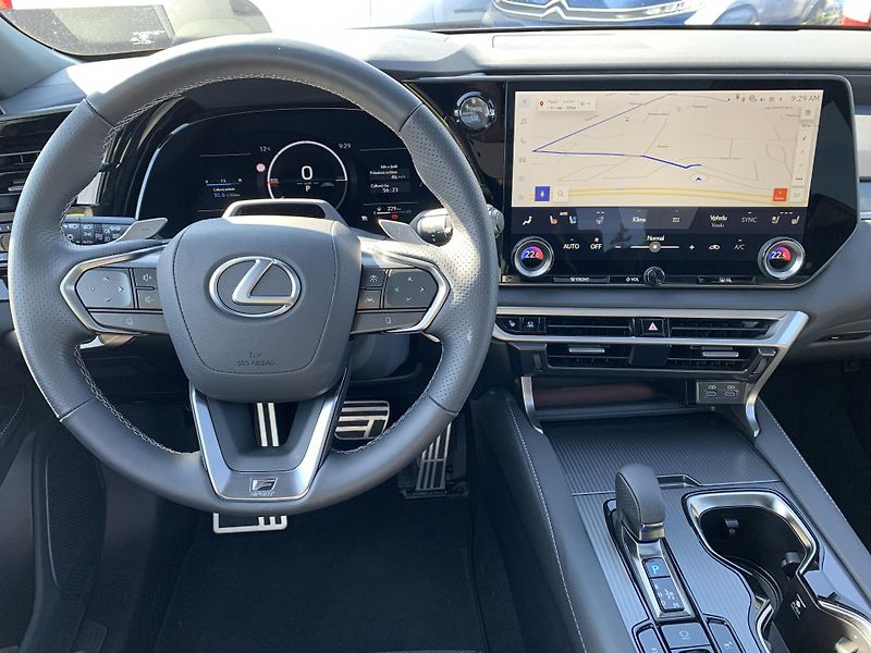 Lexus RX 500h F SPORT PLUS HEV 2.4 273kW 4x4 - fotka 16 z 37