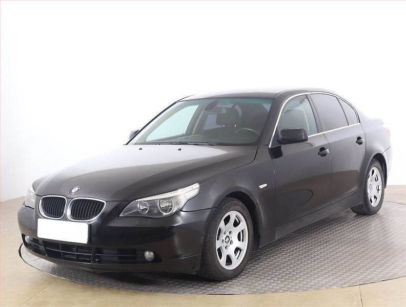 BMW Řada 5 (2007) 520d, Automat, po STK - fotka 2 z 16