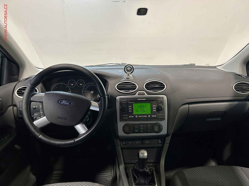 Ford Focus (2005) 1.6TDCi, AC, výhřev sed - fotka 8 z 15