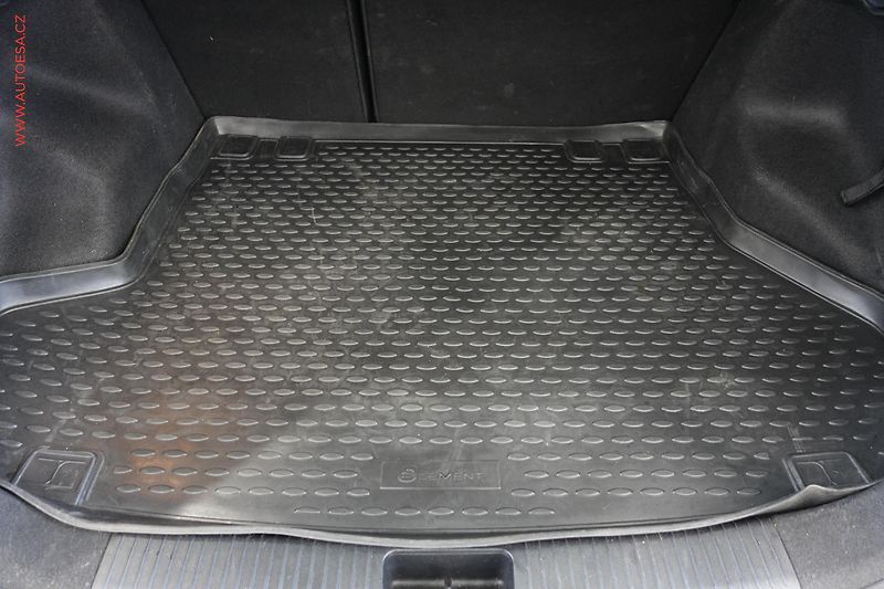 Kia Ceed (2016) 1.6CRDi, Navi, AC - fotka 7 z 23
