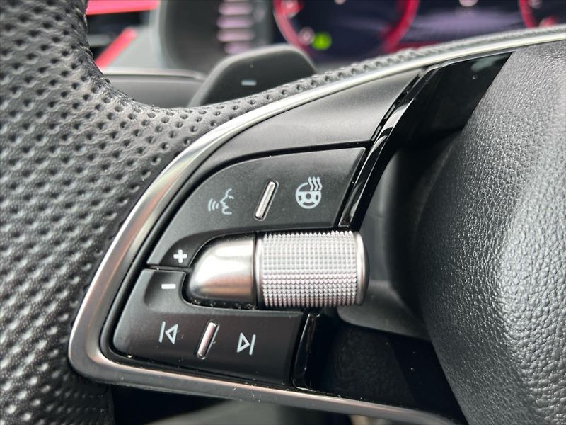 Škoda Scala 1,0 TSi 85 kW 7DSG MONTE CARLO - fotka 27 z 33