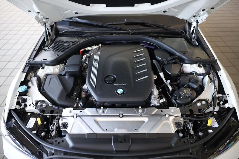 BMW Řada 3 330d xDrive Touring - fotka 9 z 17