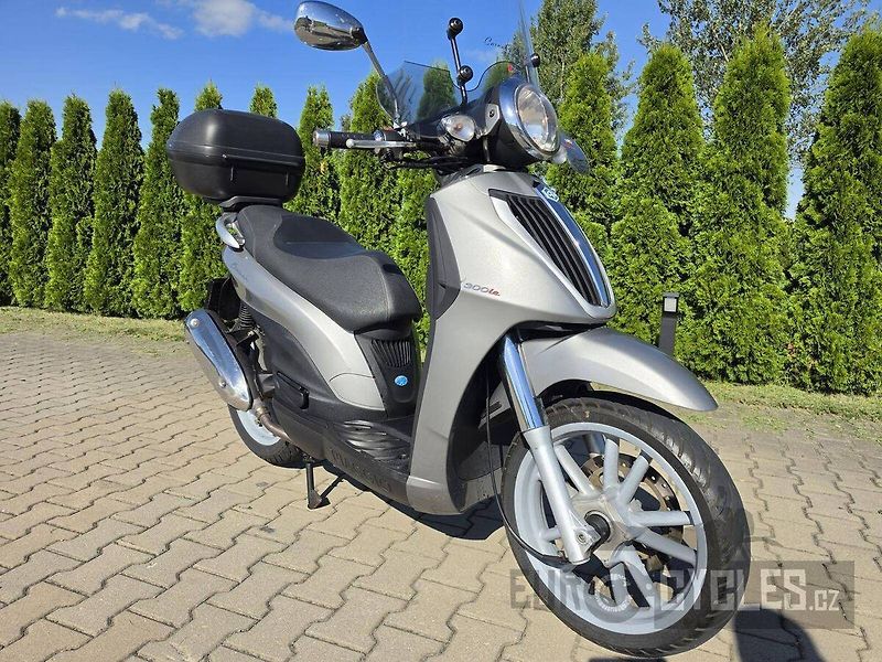 Piaggio Carnaby 300 (2010) - fotka 2 z 13