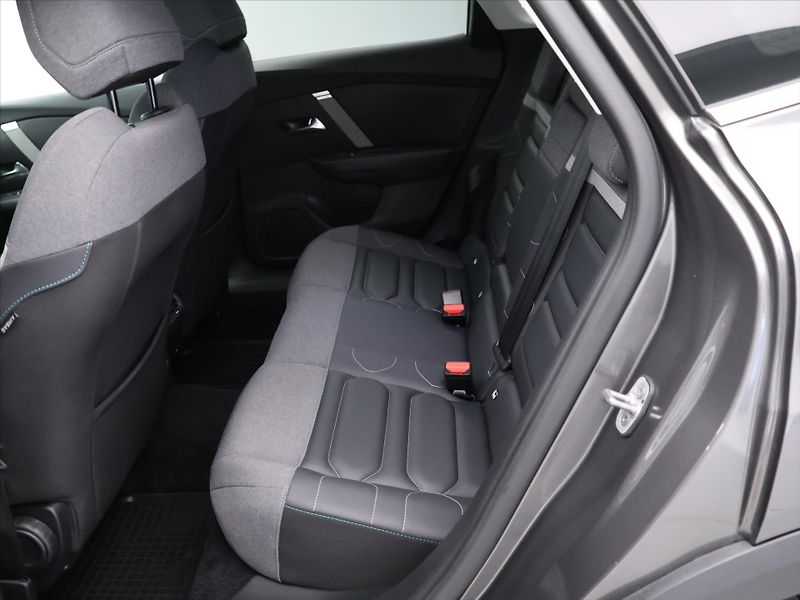 Citroën C4 X 1,2 PT 96kW CZ 1 Maj. Shine - fotka 14 z 32