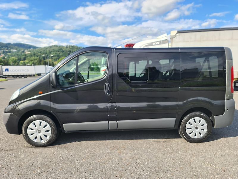 Opel Vivaro (2011) 2.0 CDTi 84-KW 8-MÍST OLOMOUC - fotka 2 z 75
