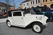Stovka nablýskaných motocyklů a automobilů předválečné a meziválečné éry vyrazila v neděli z Horního náměstí v Přerově na spanilou jízdu regionem. Nejstarší účastnicí byla 88letá Libuše Šulcová. Vyrazila na motocyklu BSA 770 se sidecarem z roku 1928.