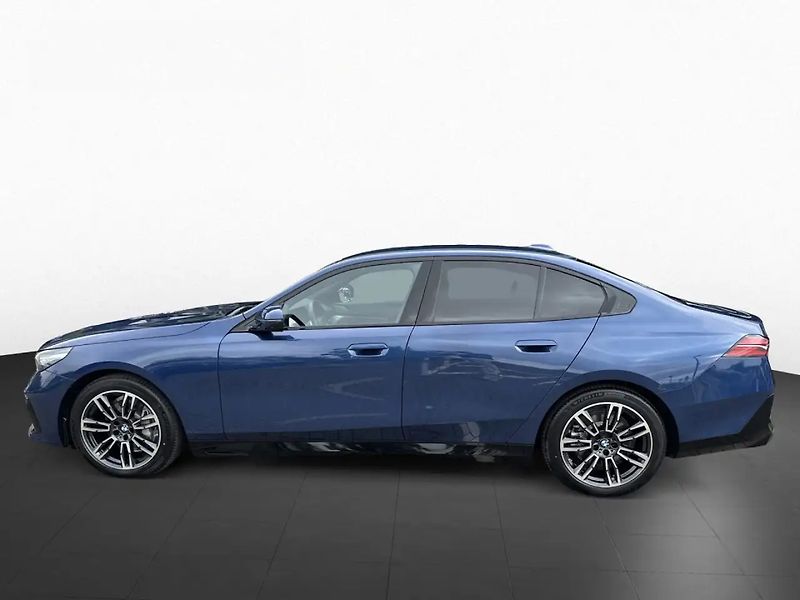 BMW i5 xDrive40 M-Sport HuD 360 Venti - fotka 3 z 10