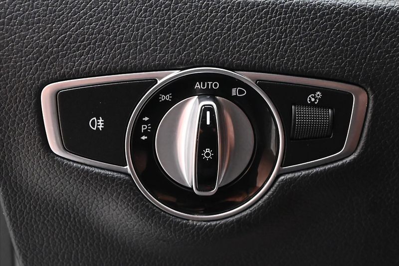 Mercedes-Benz Třídy E 2,0 220d 143 kW Business 9G-Tr - fotka 26 z 31
