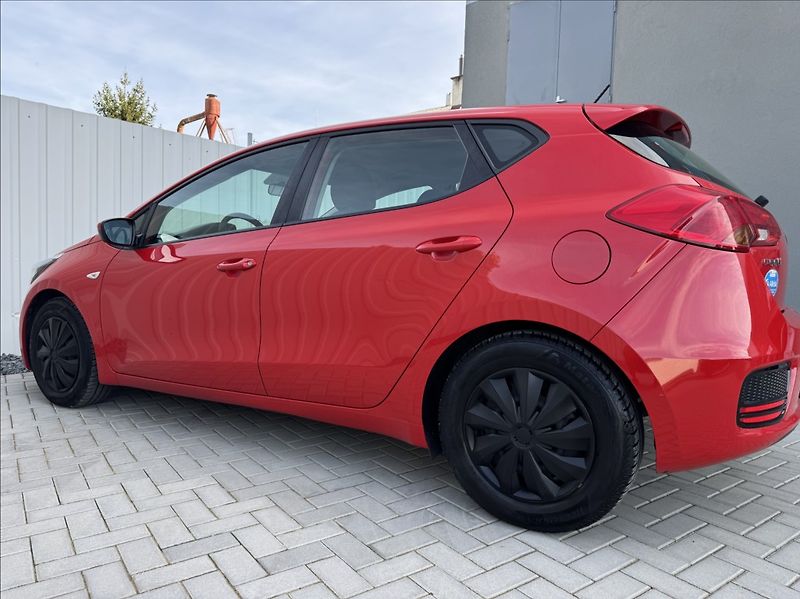 Kia Ceed 1,4 i 73kW 2.maj. původ ČR - fotka 18 z 50