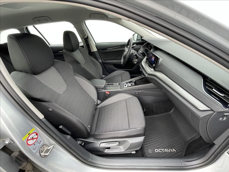 Škoda Octavia 2,0 TDI 4x4 DSG Ambi Plus TZ - fotka 17 z 22