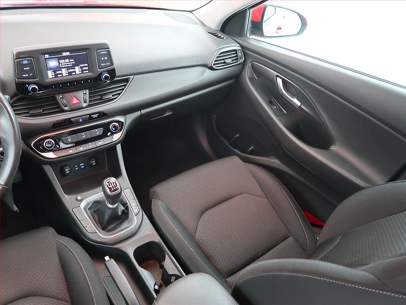 Hyundai i30 (2018) 1.4 T-GDI, ČR,1.maj - fotka 8 z 19
