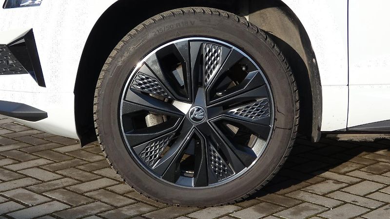 Škoda Karoq 1,5 TSI Sportline - fotka 22 z 23