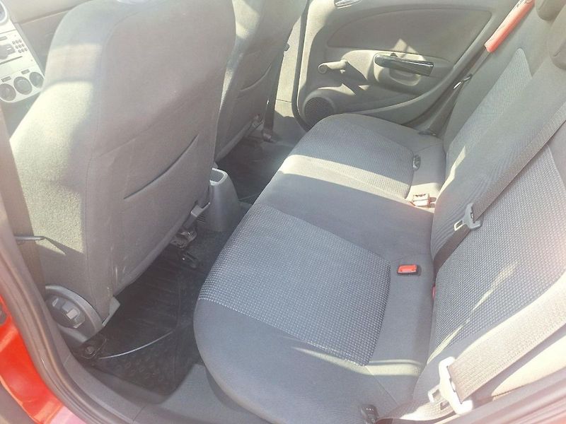 Opel Corsa 1,0 - fotka 13 z 19