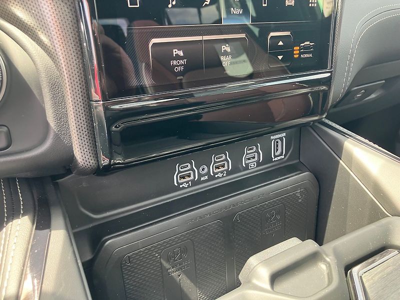 Dodge RAM (2025) 3.0 I6 548k LIMITED NIGHT-RED - fotka 23 z 48