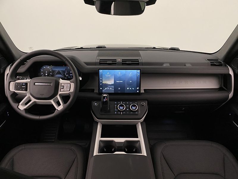 Land Rover Defender 110 D200 S AWD AUT CZ - fotka 2 z 46