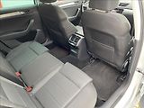 Škoda Superb 2,0 TDi  EXECUTIVE / DSG / NAV - náhled 20
