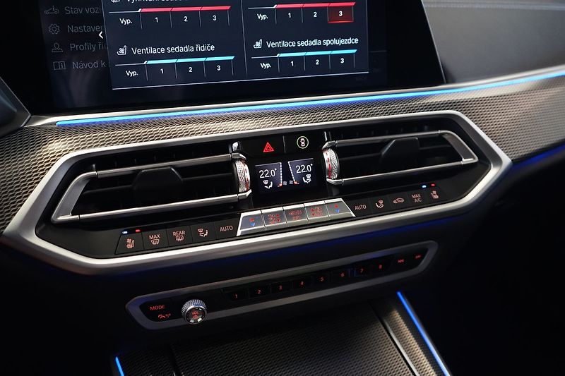 BMW X5 M50d, M Professional, Masáž - fotka 44 z 57