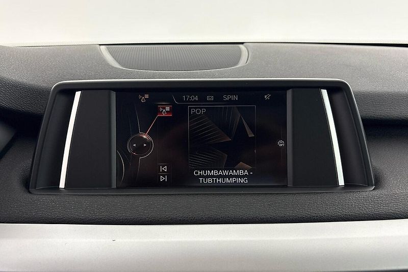 BMW X5 xDrive 35i - fotka 10 z 26