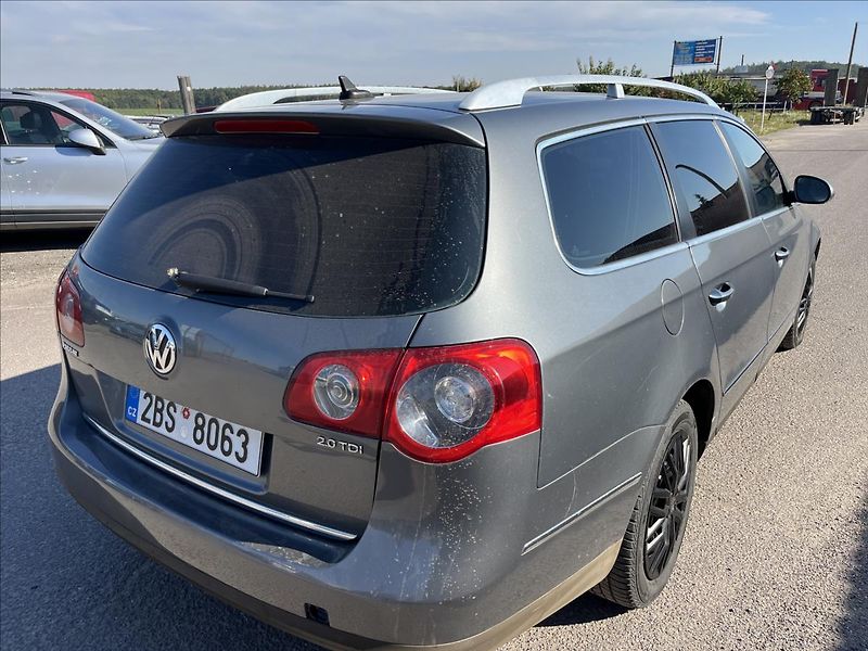 Volkswagen Passat Variant 2,0 TDi DSG KLIMA SERVIS - fotka 6 z 32