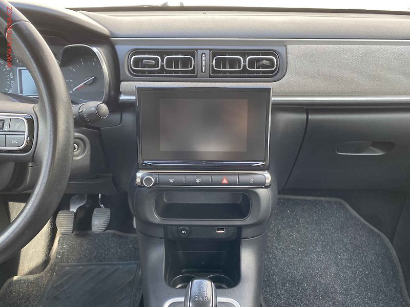 Citroën C3 (2018) 1.2 PT, Shine, navi - fotka 12 z 17