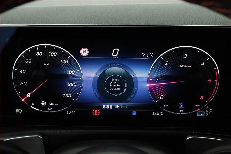 Mercedes-Benz GLB (2025) 200 d 4MATIC, AMG Line - fotka 9 z 25