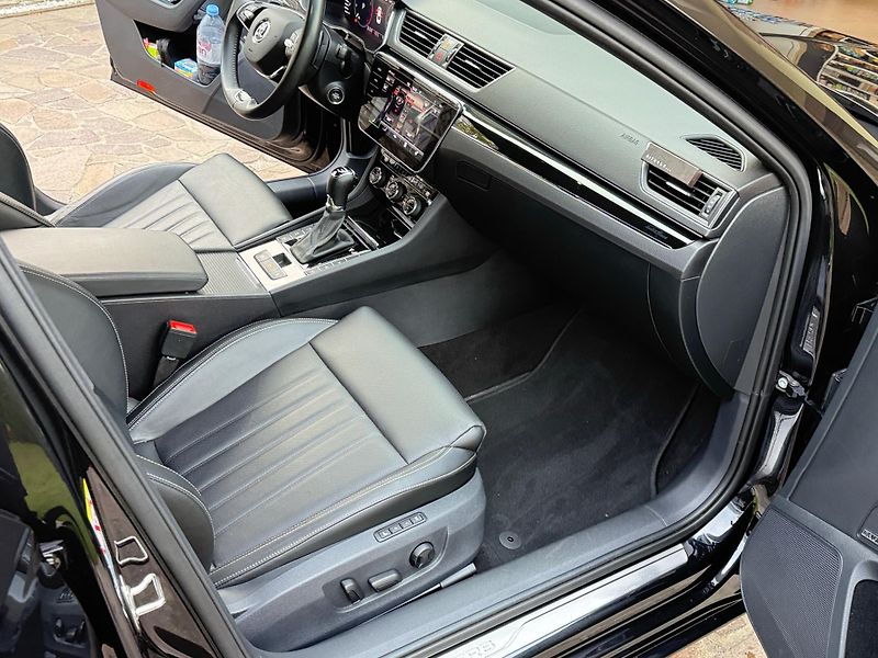 Škoda Superb (2023) III 2.0 TSI L&K 206KW 4x4  - fotka 15 z 23