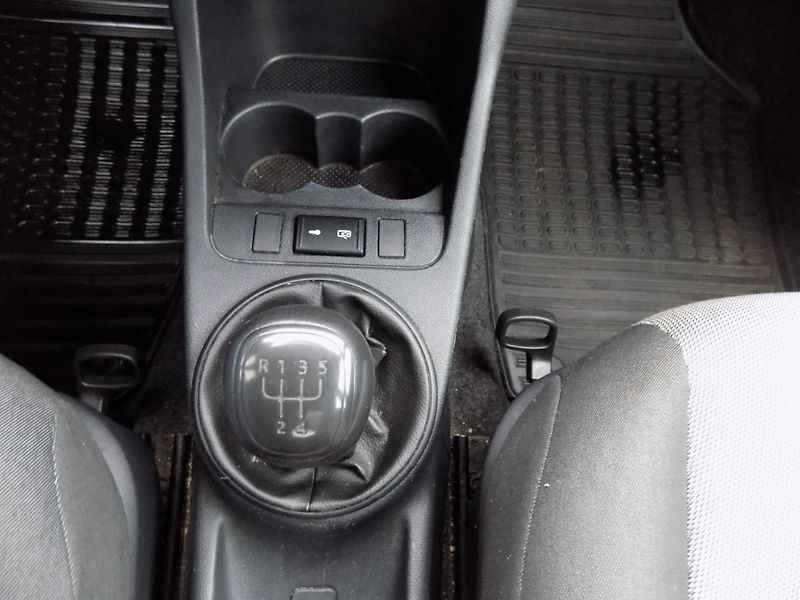 Škoda Fabia (2013) 1.2TSi/Klimatizace/ - fotka 28 z 29