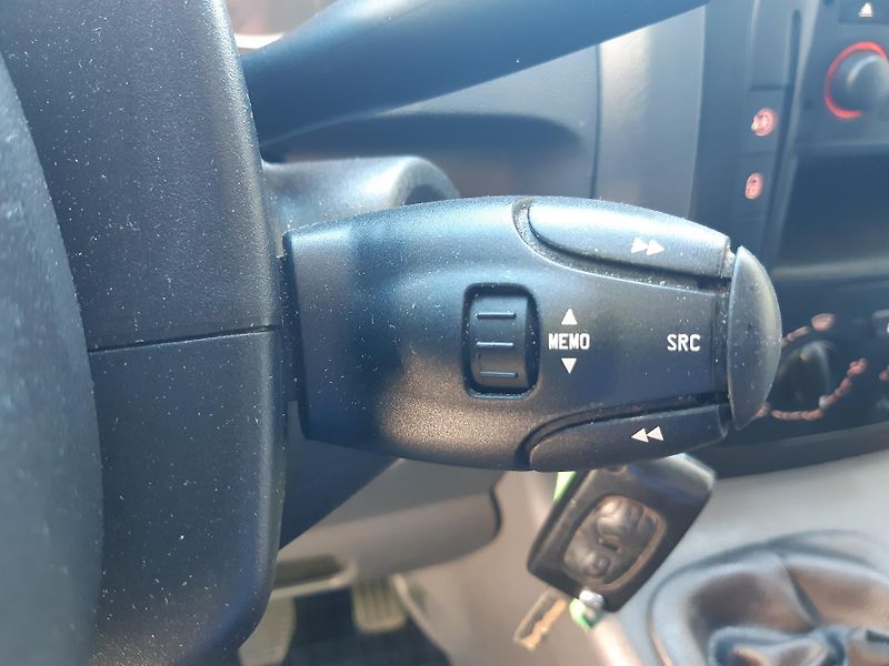 Fiat Scudo 2.0 JTD MULTIJET LONG 9míst - fotka 17 z 24