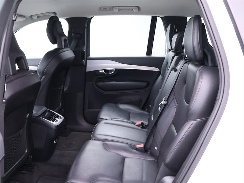 Volvo XC90 2,0 D4 140kW CZ LED Momentum - fotka 14 z 31