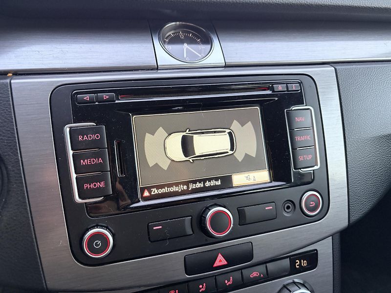 Volkswagen Passat 1.6TDI 77KW - fotka 23 z 36