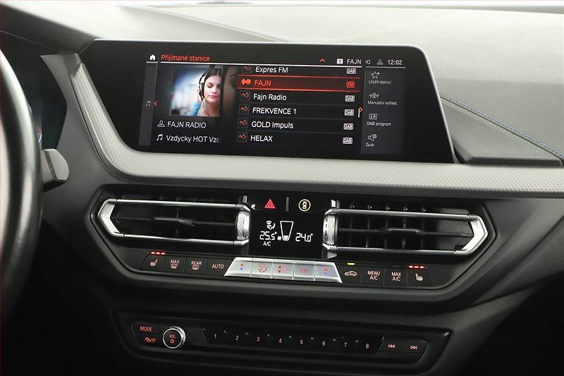 BMW Řada 2 (2021) Sport Line 218d - fotka 9 z 20