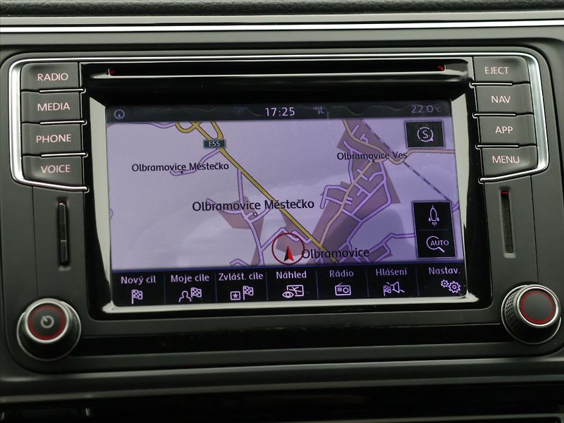Volkswagen Multivan 2,0 TDI 146kW Highline DSG CZ - fotka 25 z 36